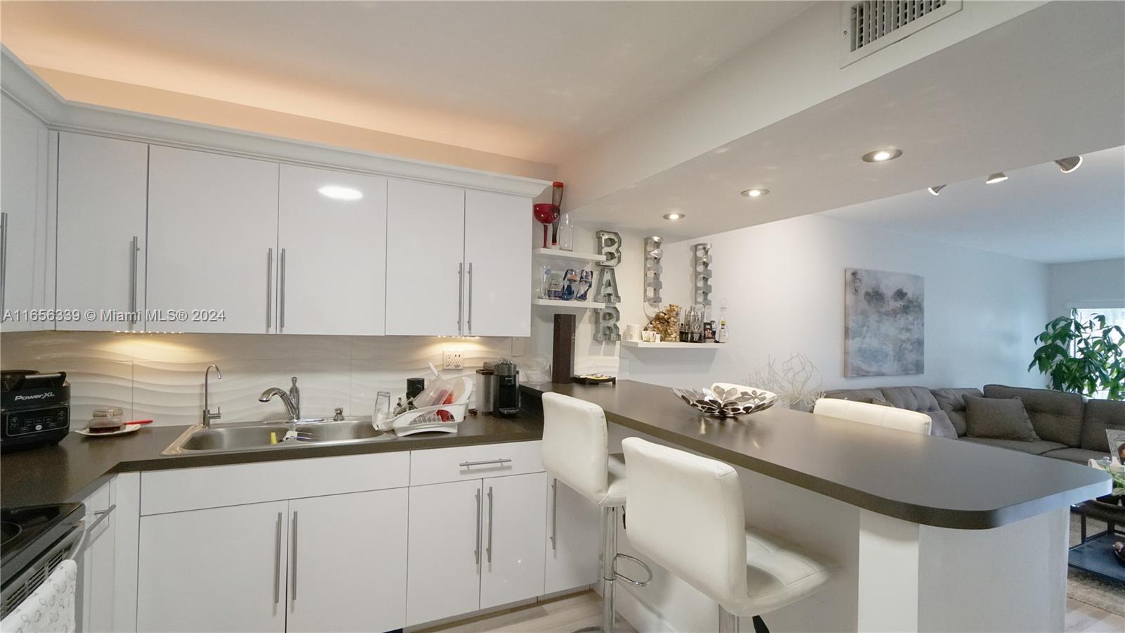 CALUSA CLUB VIL CONDO BLD - Residential
