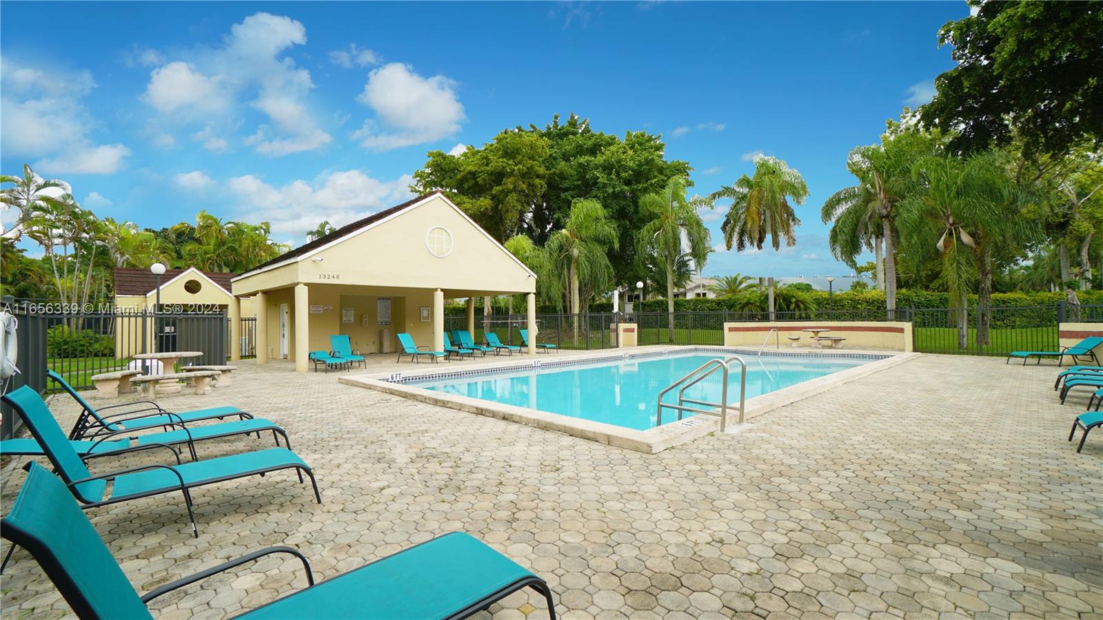 CALUSA CLUB VIL CONDO BLD - Residential