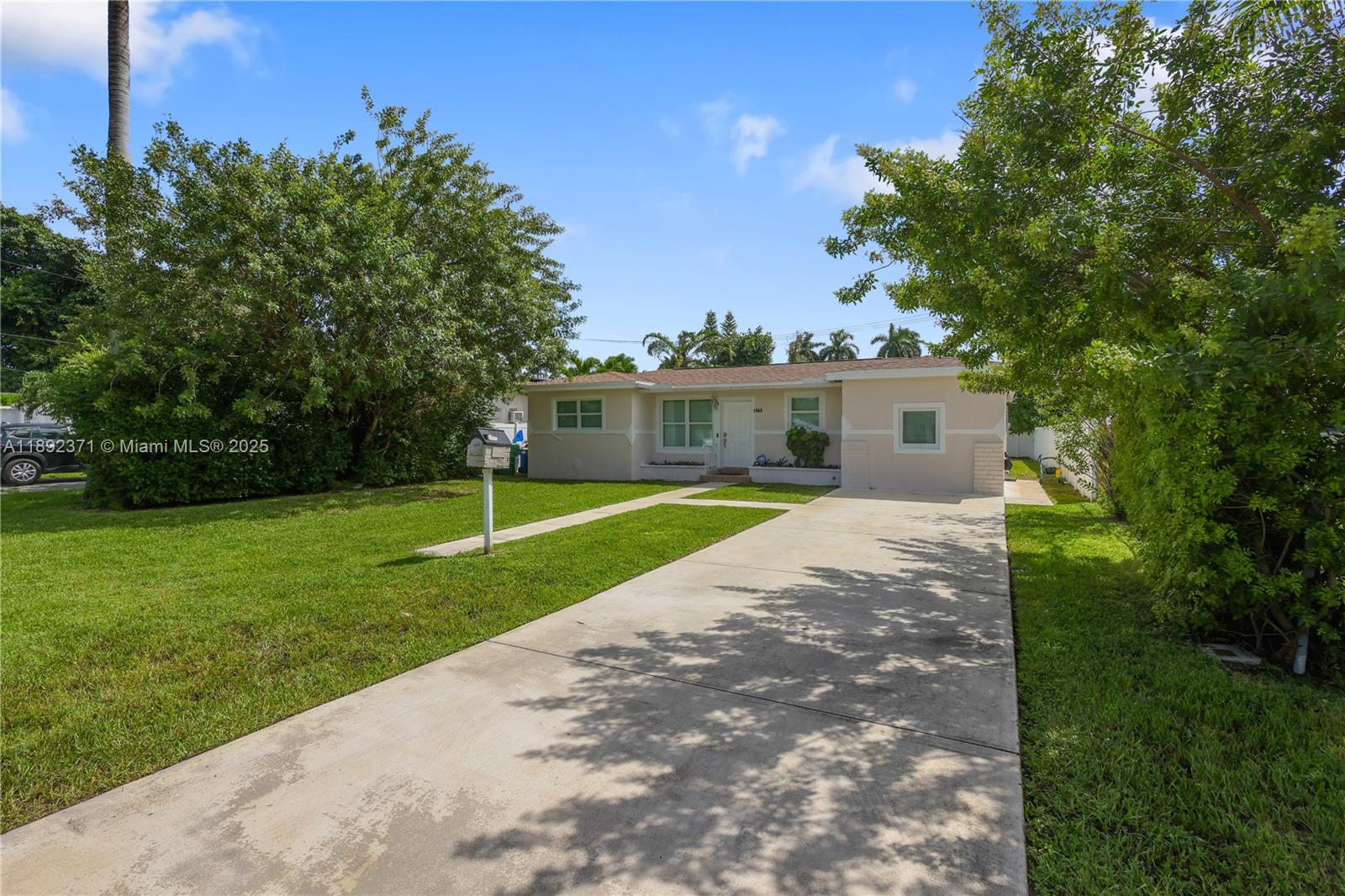 BISCAYNE COURT - Residential Lease