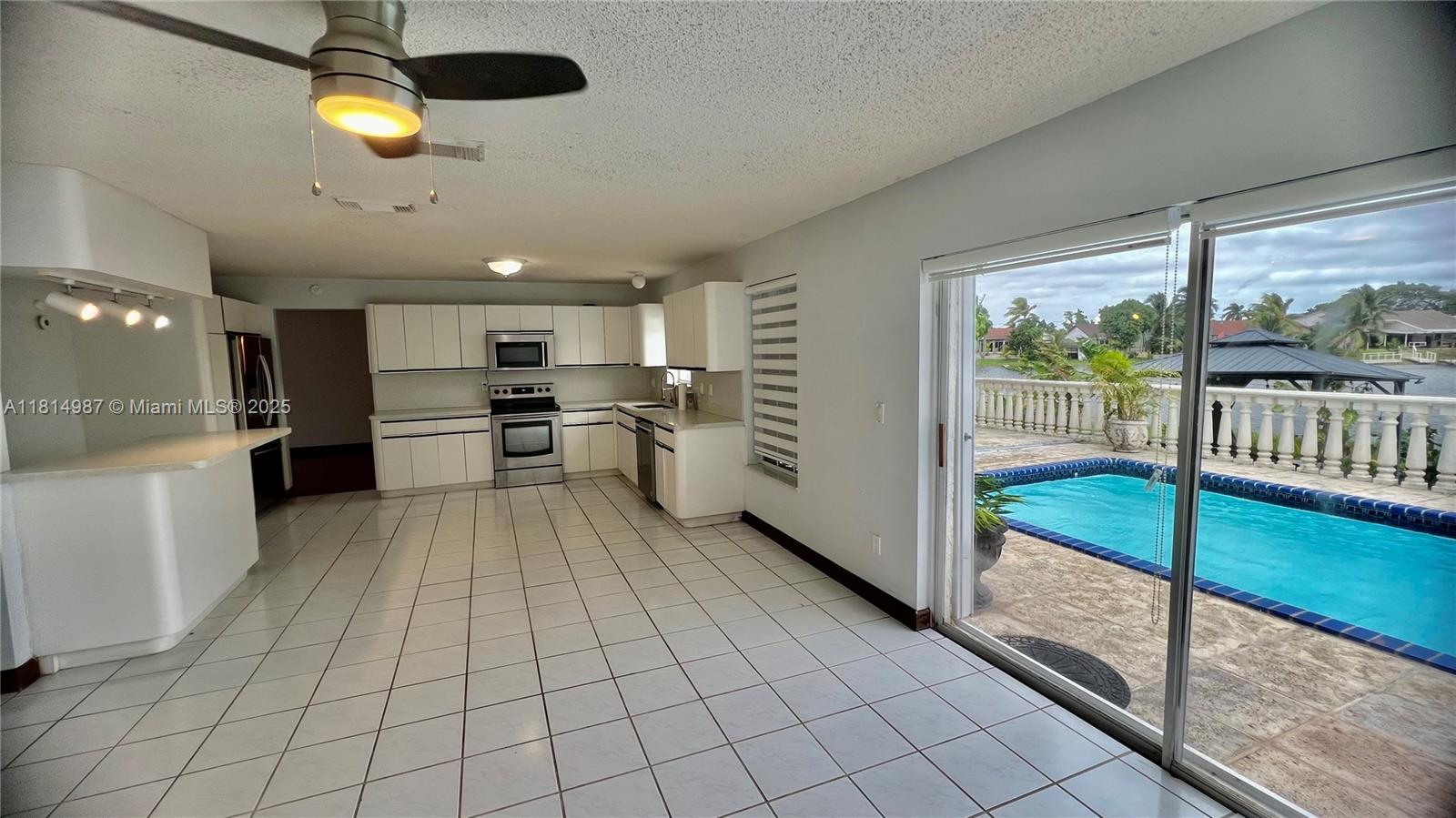 15321 Sw 59th St, Miami, Broward County, Florida - 5 Bedrooms  
3 Bathrooms - 
