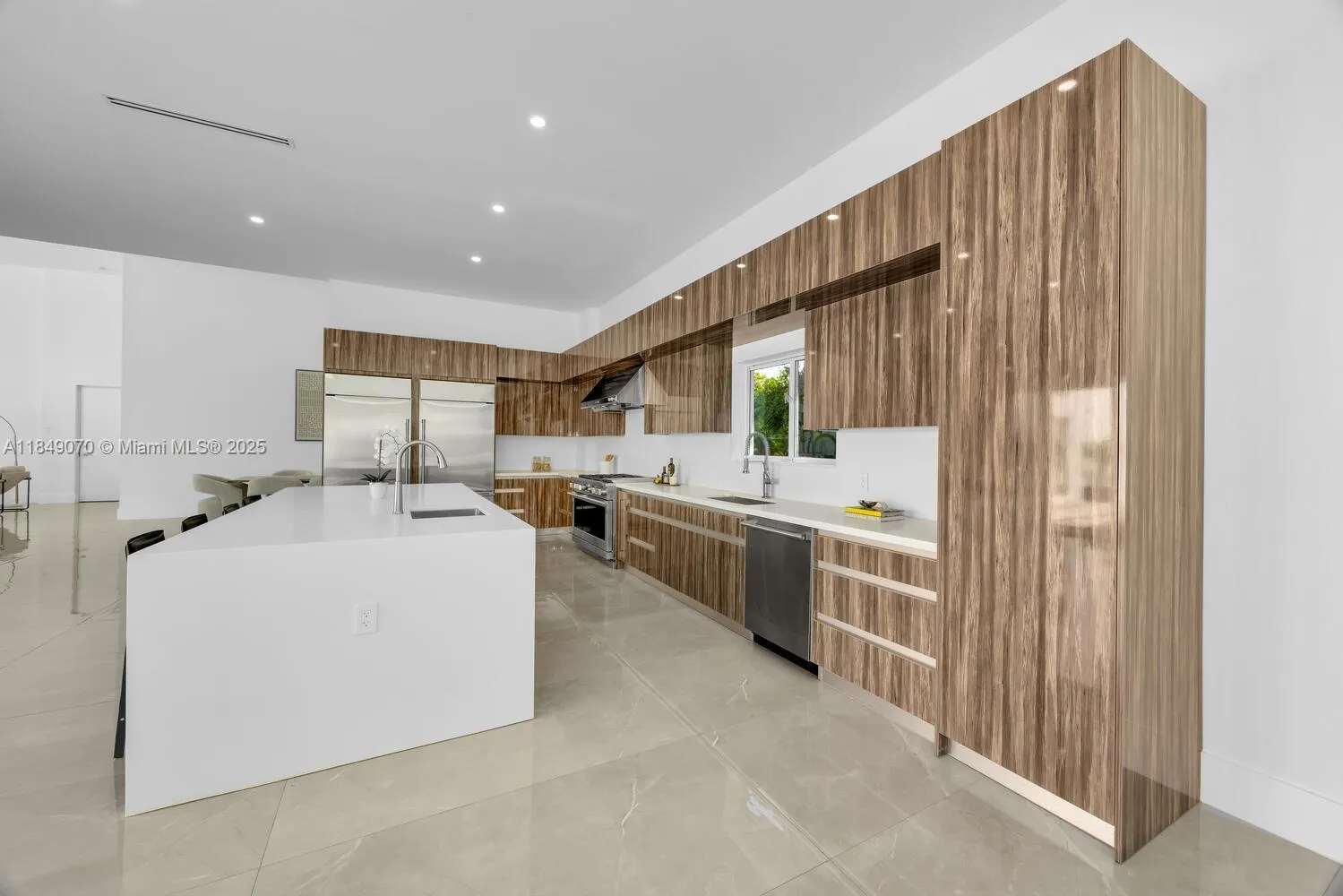 Miami, Florida 33176, United States, 4 Bedrooms Bedrooms, ,5 BathroomsBathrooms,Residential,Active,180899