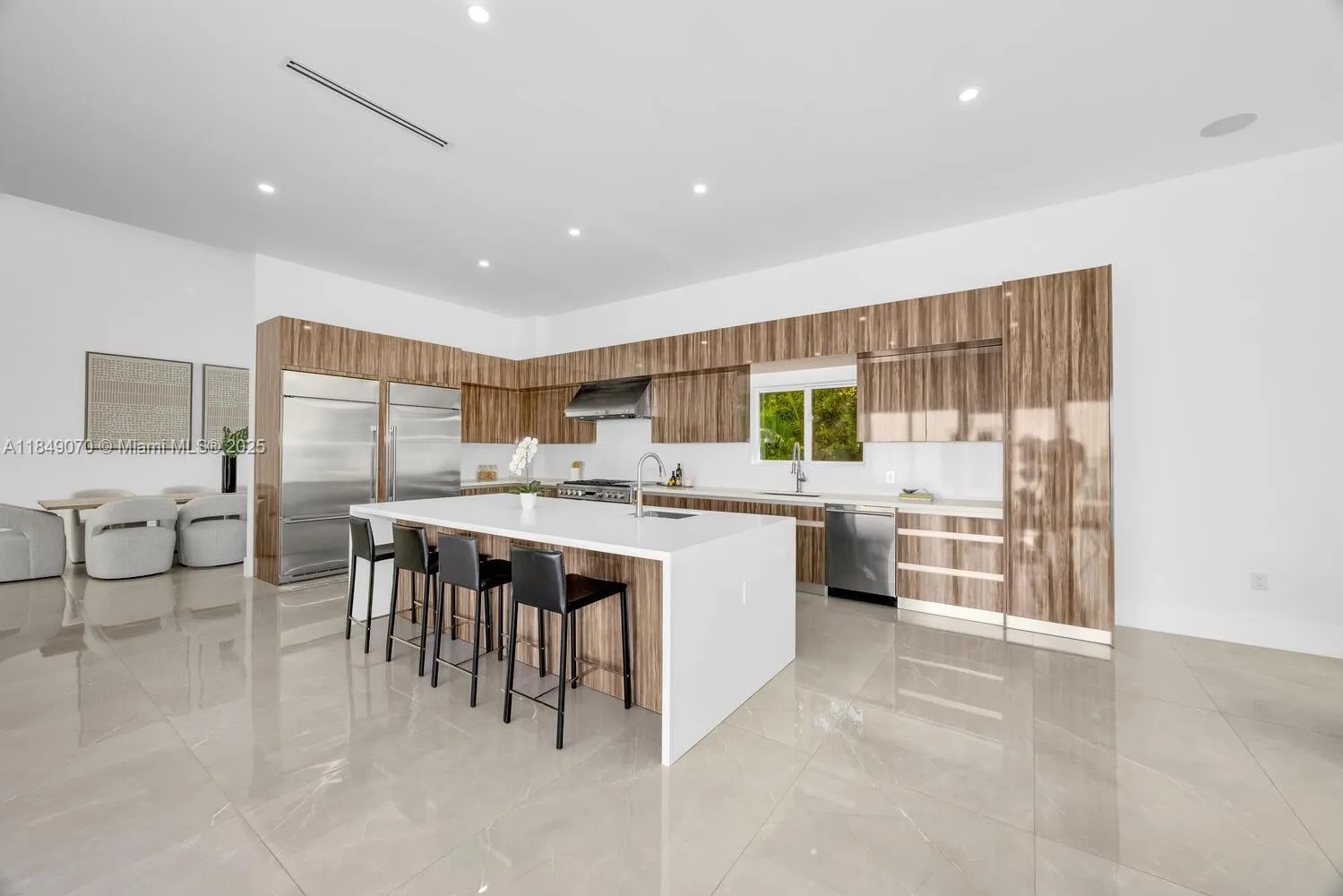 Miami, Florida 33176, United States, 4 Bedrooms Bedrooms, ,5 BathroomsBathrooms,Residential,Active,180899