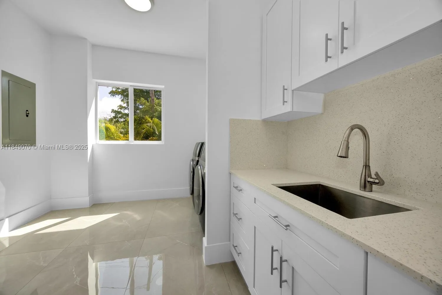 Miami, Florida 33176, United States, 4 Bedrooms Bedrooms, ,5 BathroomsBathrooms,Residential,Active,180899