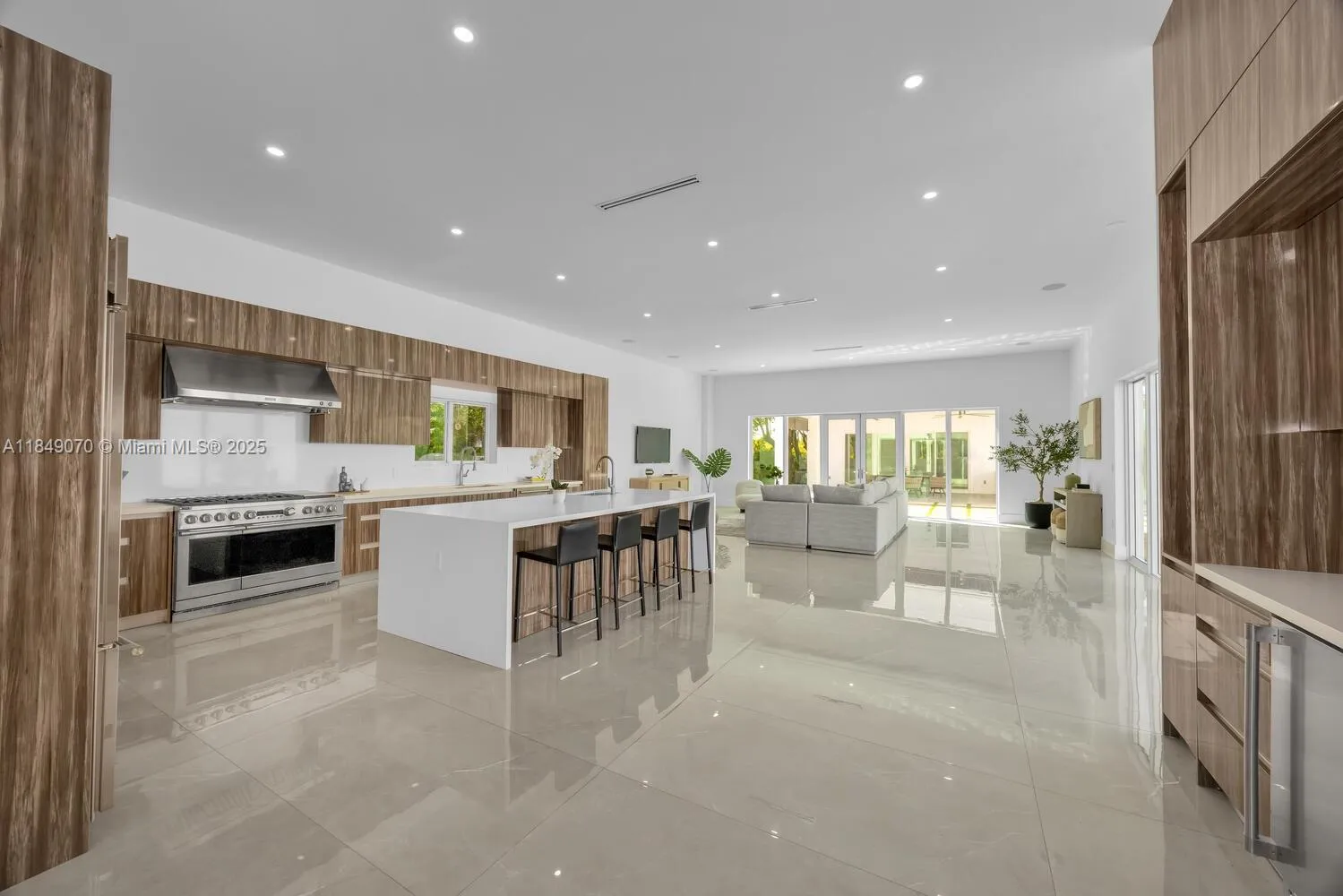 Miami, Florida 33176, United States, 4 Bedrooms Bedrooms, ,5 BathroomsBathrooms,Residential,Active,180899