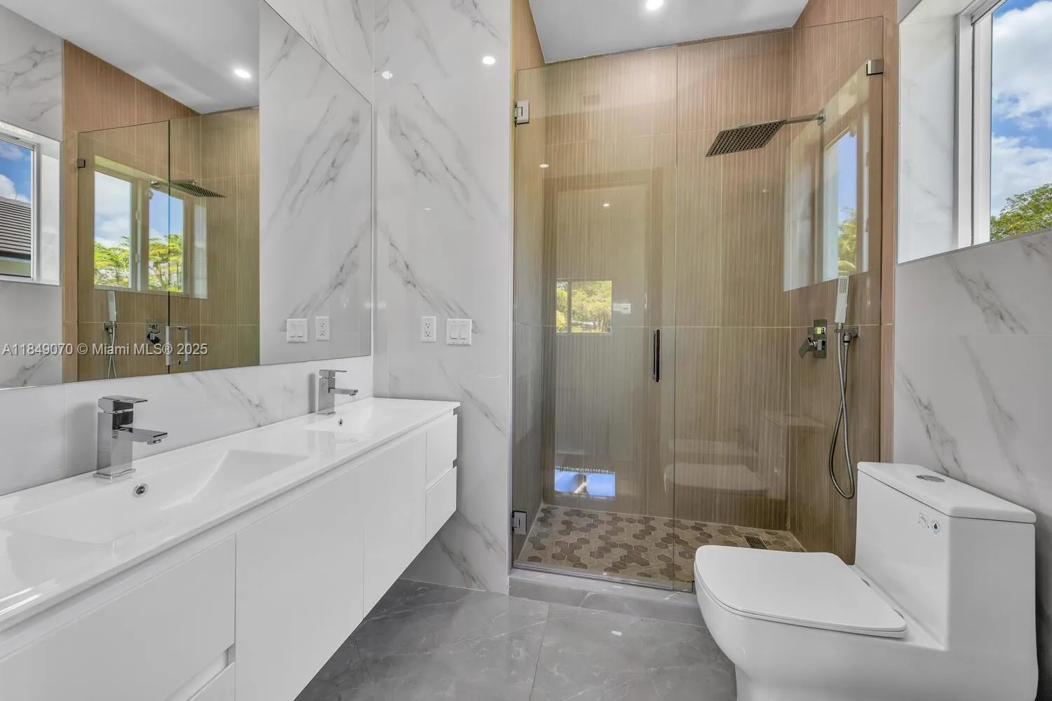 Miami, Florida 33176, United States, 4 Bedrooms Bedrooms, ,5 BathroomsBathrooms,Residential,Active,180899