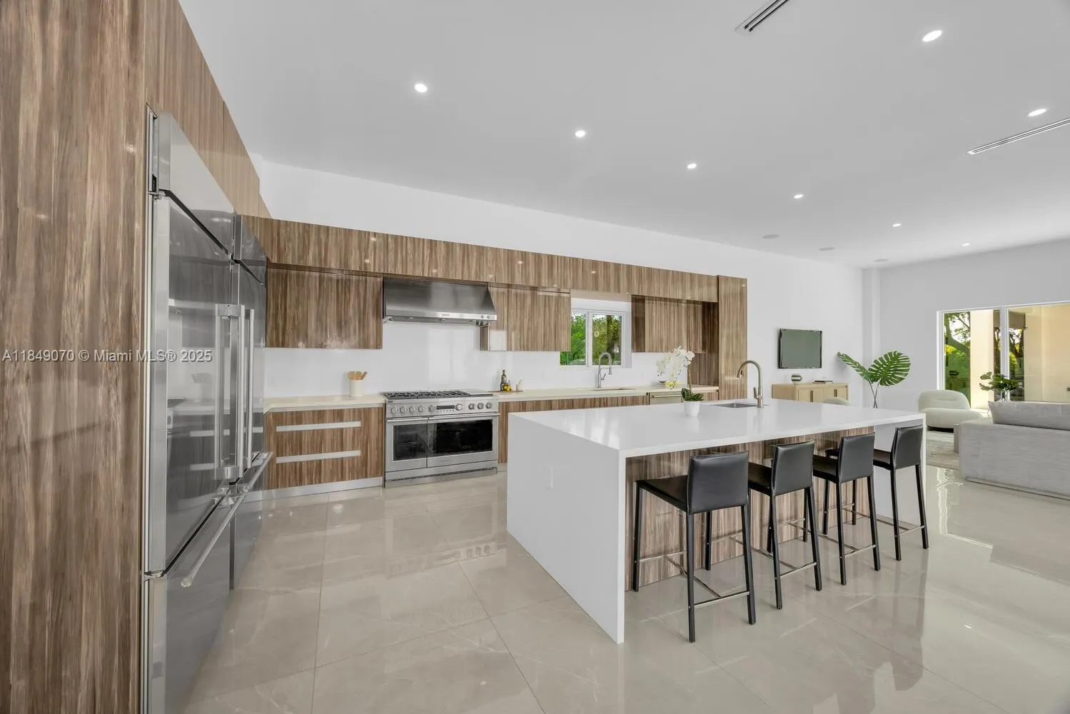 Miami, Florida 33176, United States, 4 Bedrooms Bedrooms, ,5 BathroomsBathrooms,Residential,Active,180899