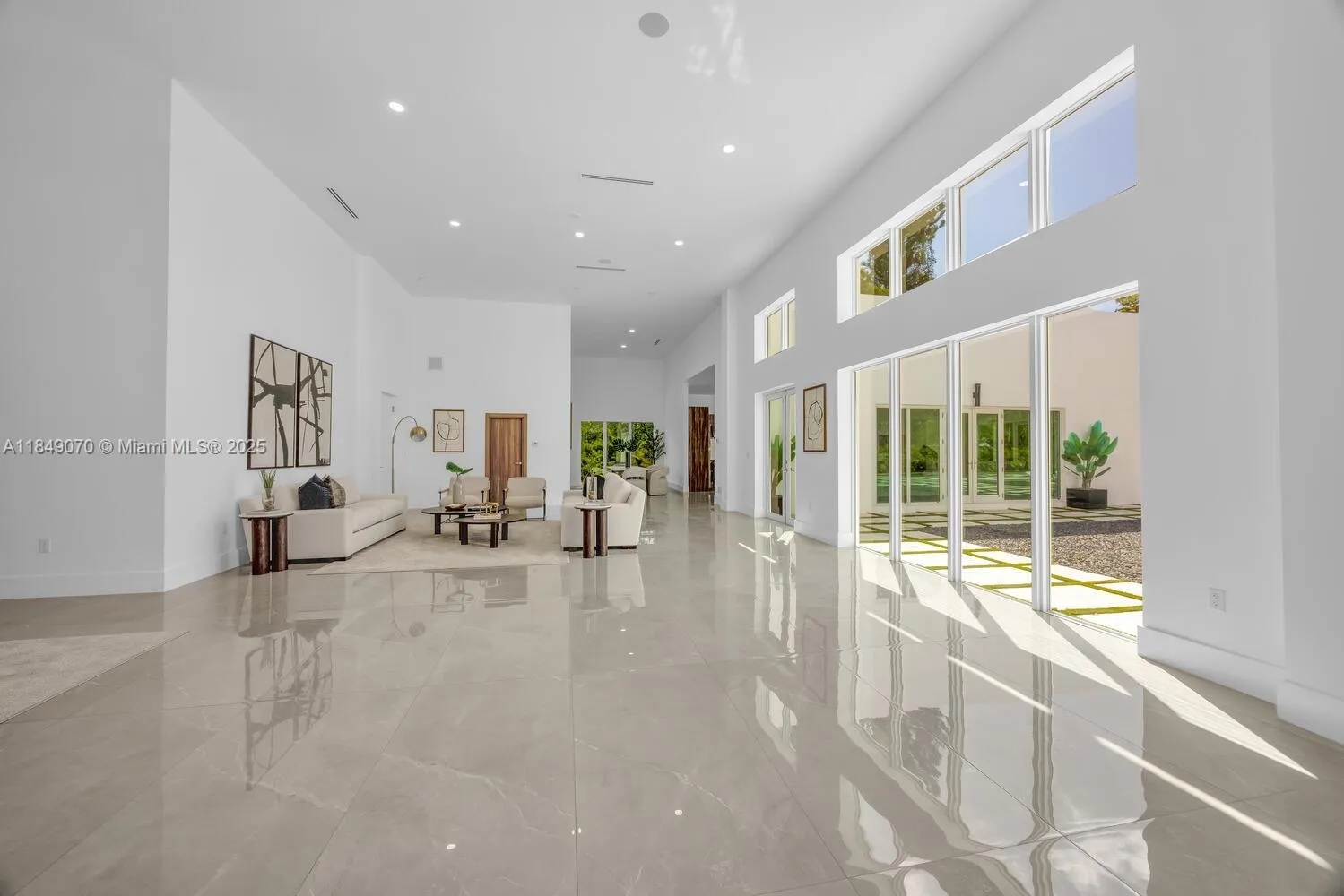 Miami, Florida 33176, United States, 4 Bedrooms Bedrooms, ,5 BathroomsBathrooms,Residential,Active,180899