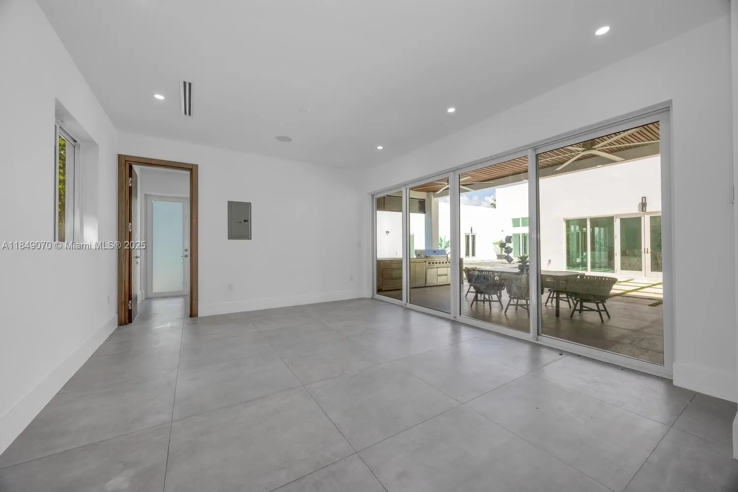 Miami, Florida 33176, United States, 4 Bedrooms Bedrooms, ,5 BathroomsBathrooms,Residential,Active,180899