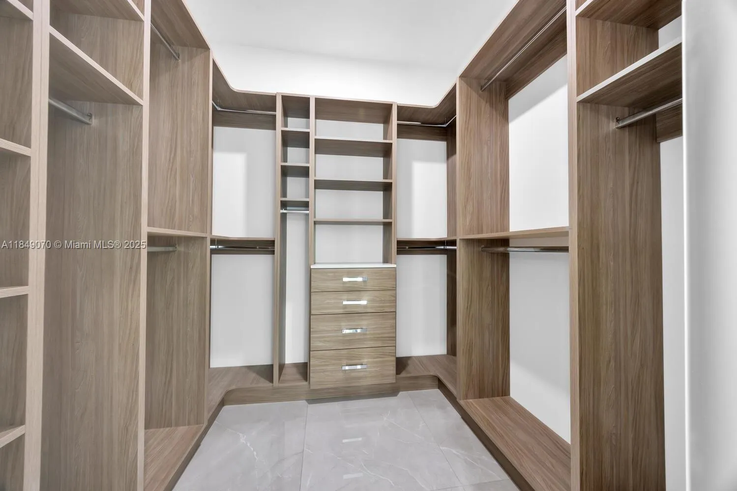 Miami, Florida 33176, United States, 4 Bedrooms Bedrooms, ,5 BathroomsBathrooms,Residential,Active,180899