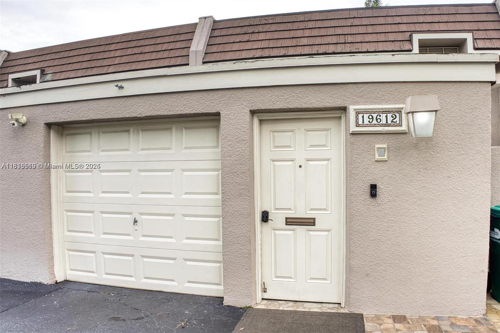 Address Not Disclosed, Hialeah, Miami-Dade County, Florida - 4 Bedrooms  
3 Bathrooms - 