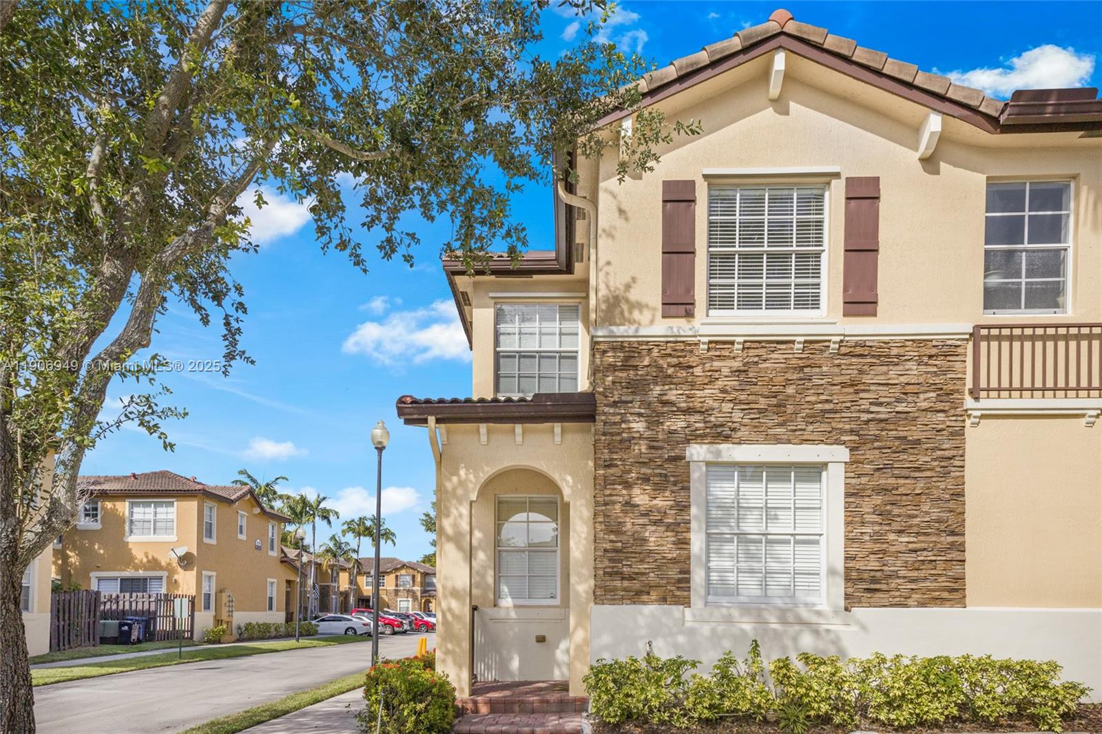 THE SHORES CONDO NO 2 - Residential