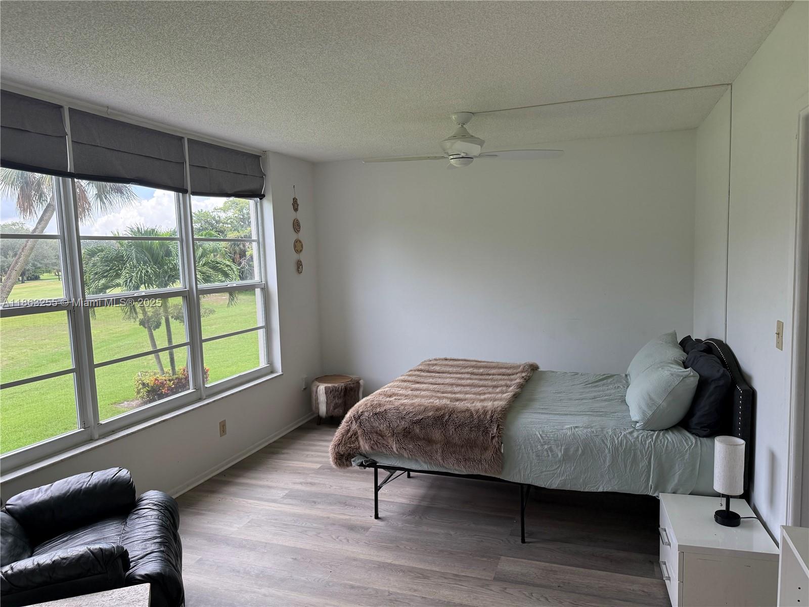 605 Oaks Dr 203