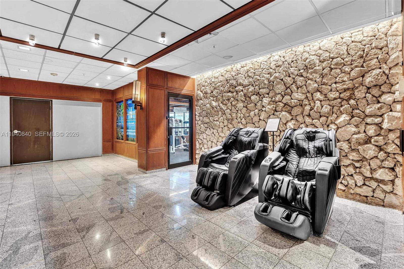 CHARTER CLUB CONDO - Residential Lease