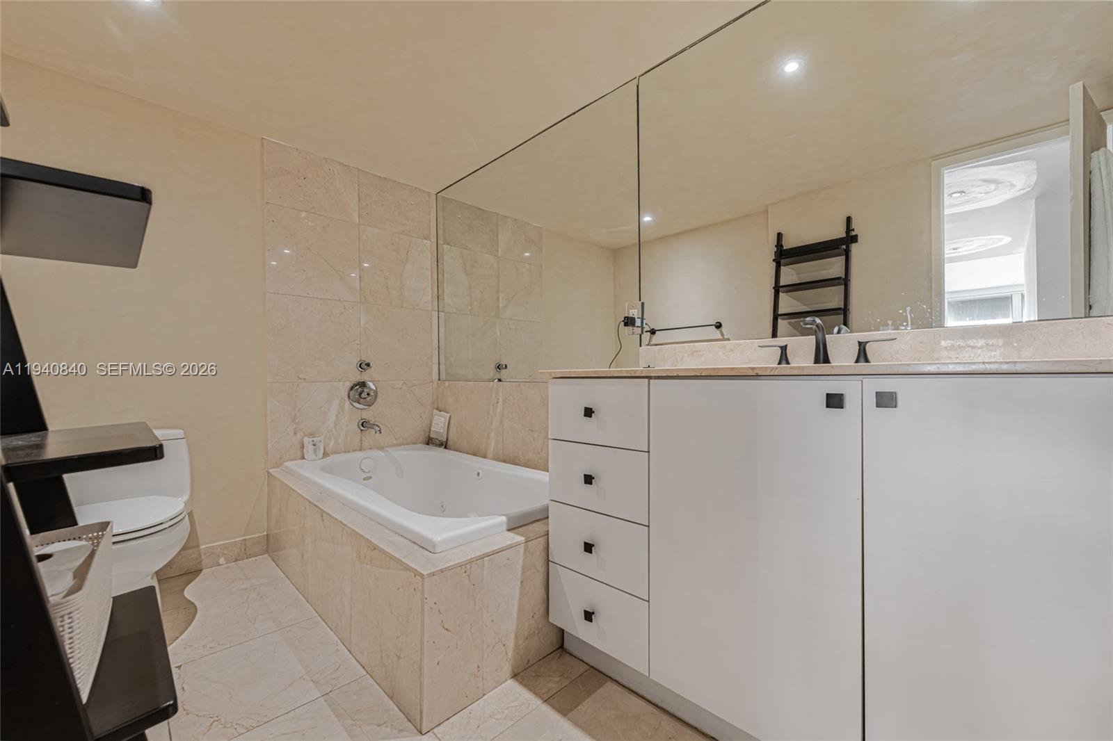 CHARTER CLUB CONDO - Residential Lease