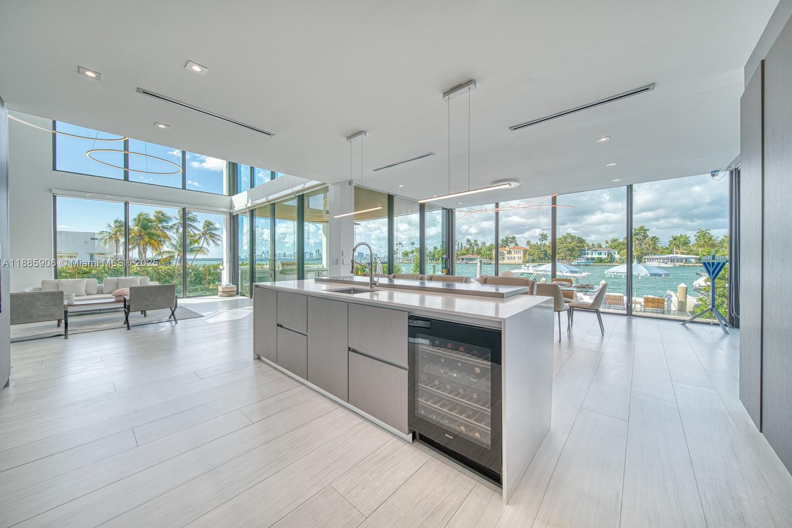 TREASURE ISLAND - Residential