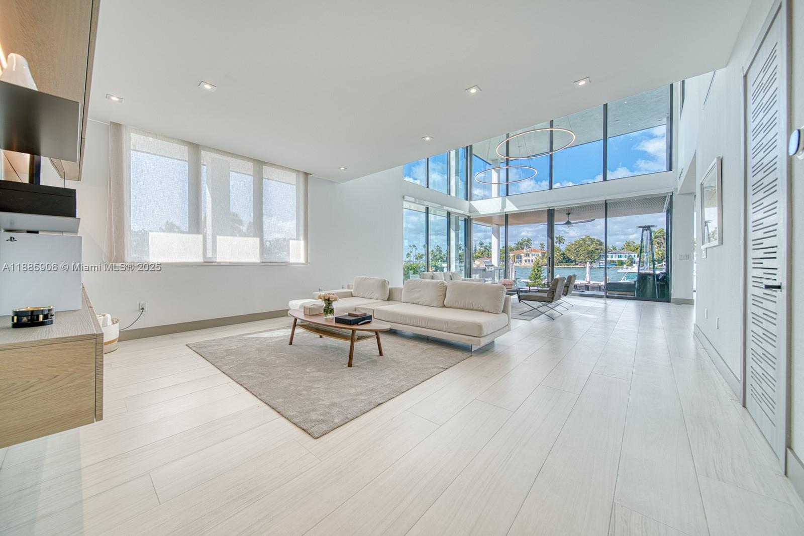 TREASURE ISLAND - Residential