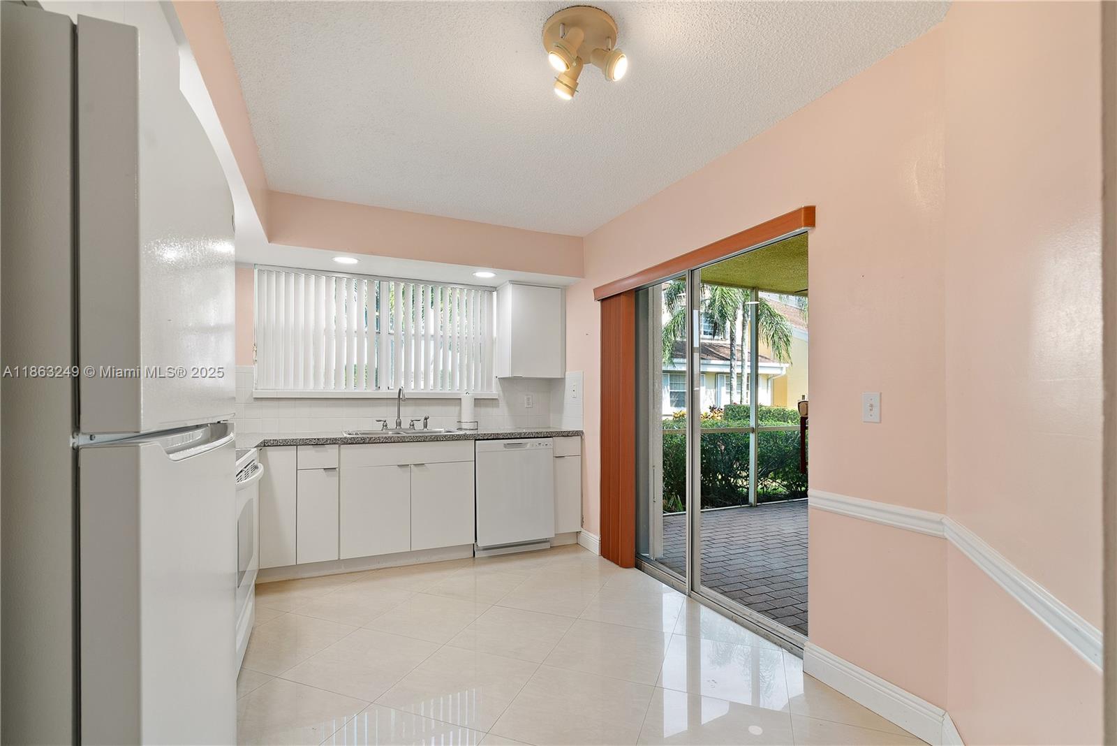 KEYS GATE CONDO NO TWO - Residential