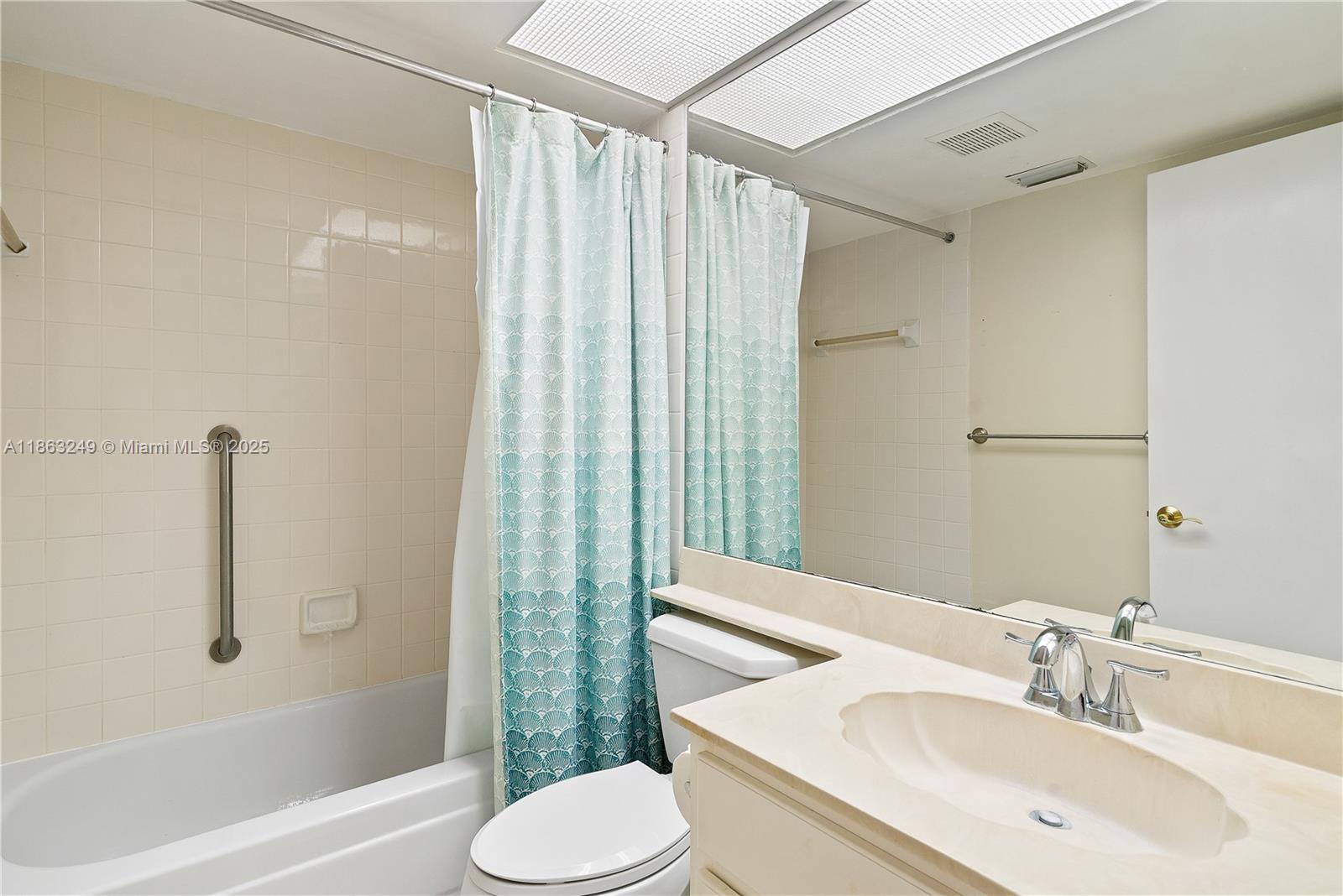 KEYS GATE CONDO NO TWO - Residential