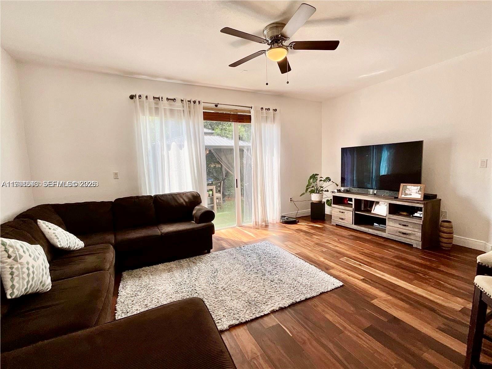 DORAL ISLES NORTH SEC ONE - Residential