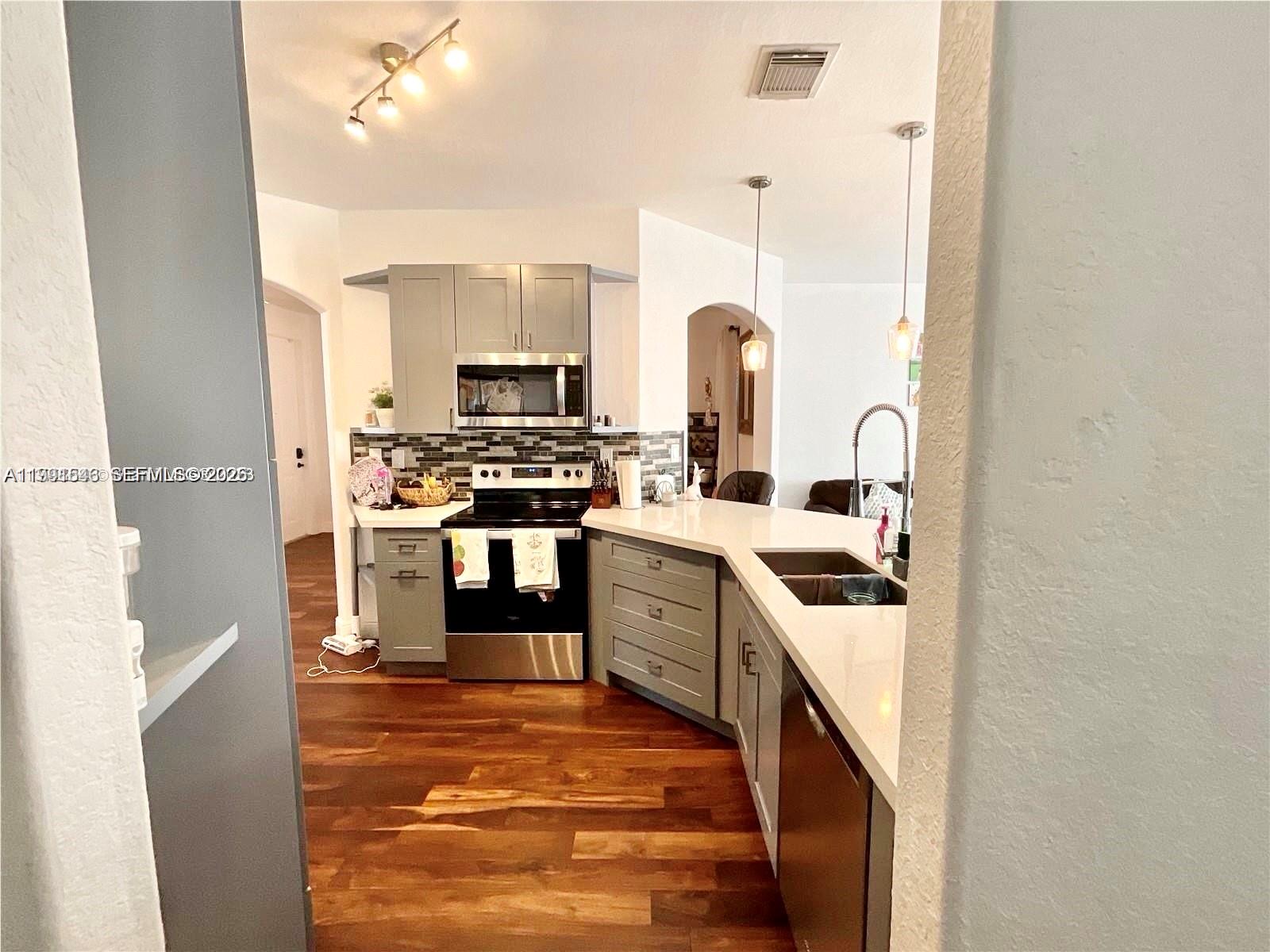 DORAL ISLES NORTH SEC ONE - Residential