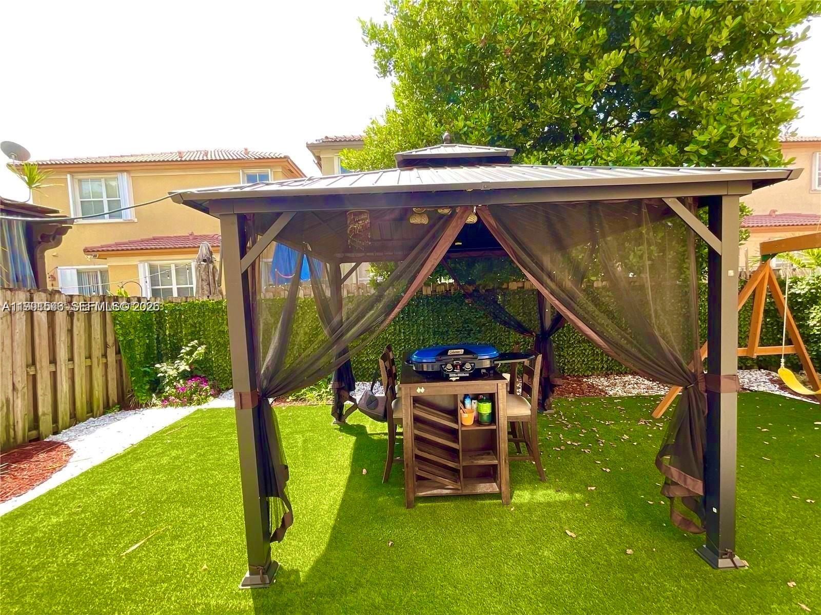 DORAL ISLES NORTH SEC ONE - Residential