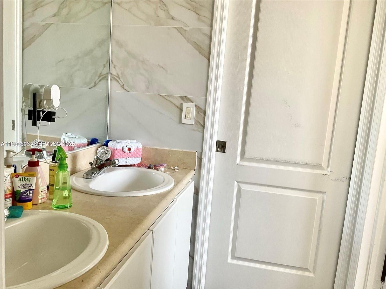 DORAL ISLES NORTH SEC ONE - Residential