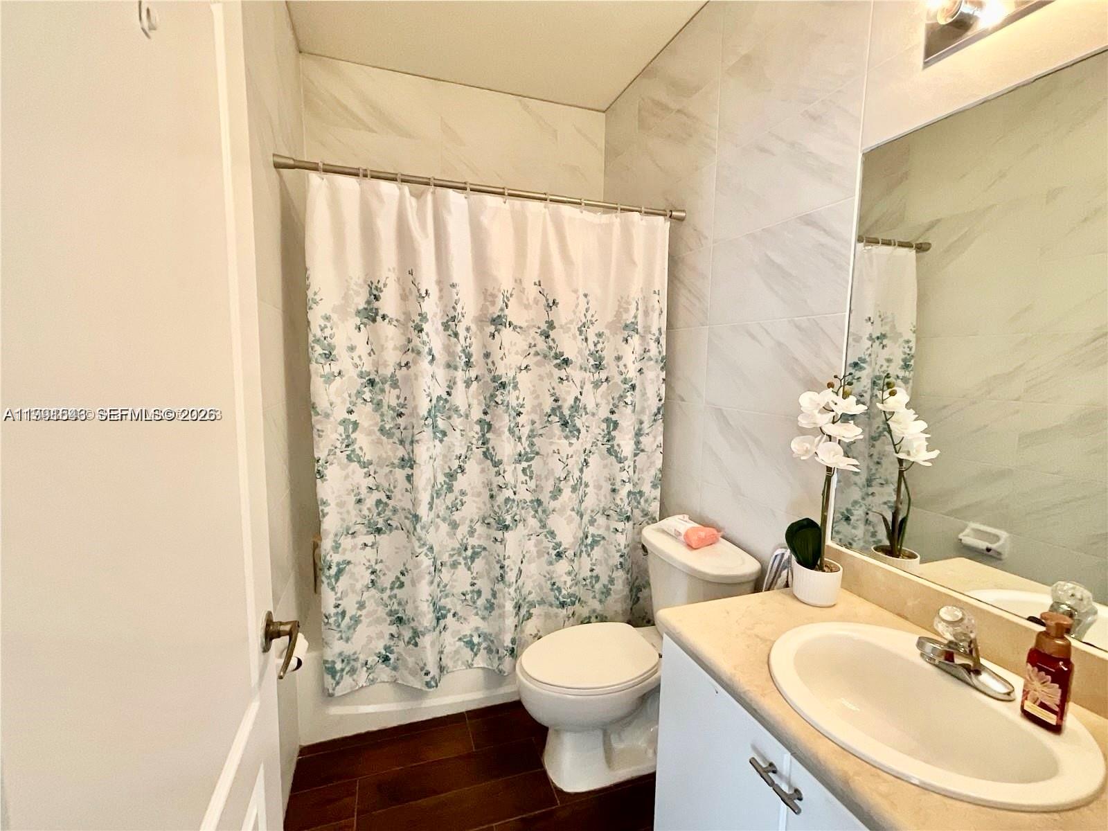 DORAL ISLES NORTH SEC ONE - Residential