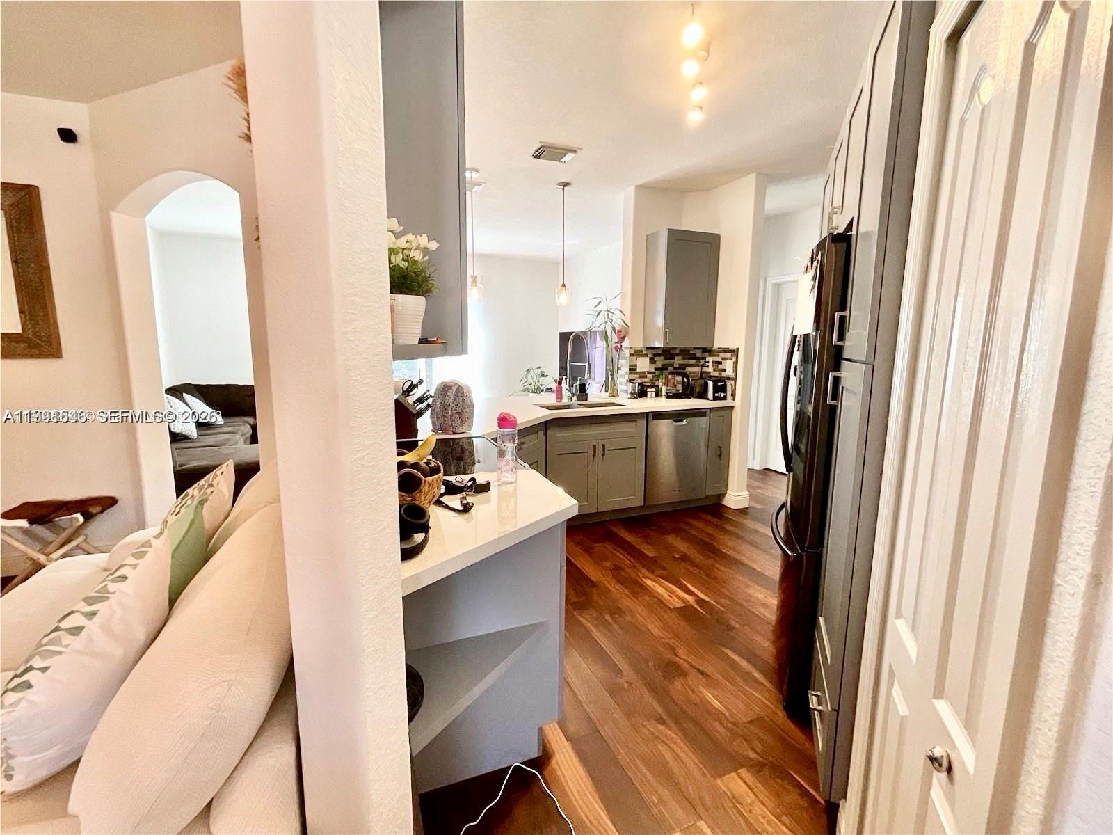 DORAL ISLES NORTH SEC ONE - Residential