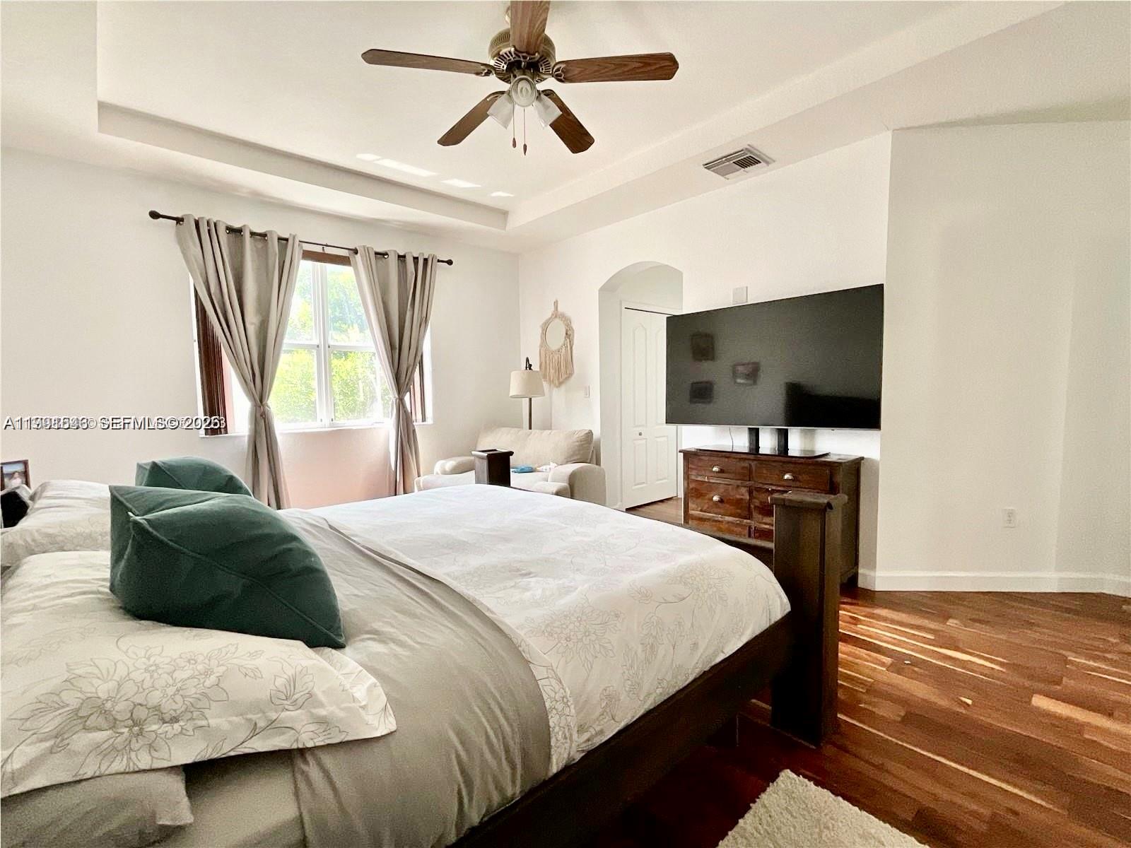 DORAL ISLES NORTH SEC ONE - Residential