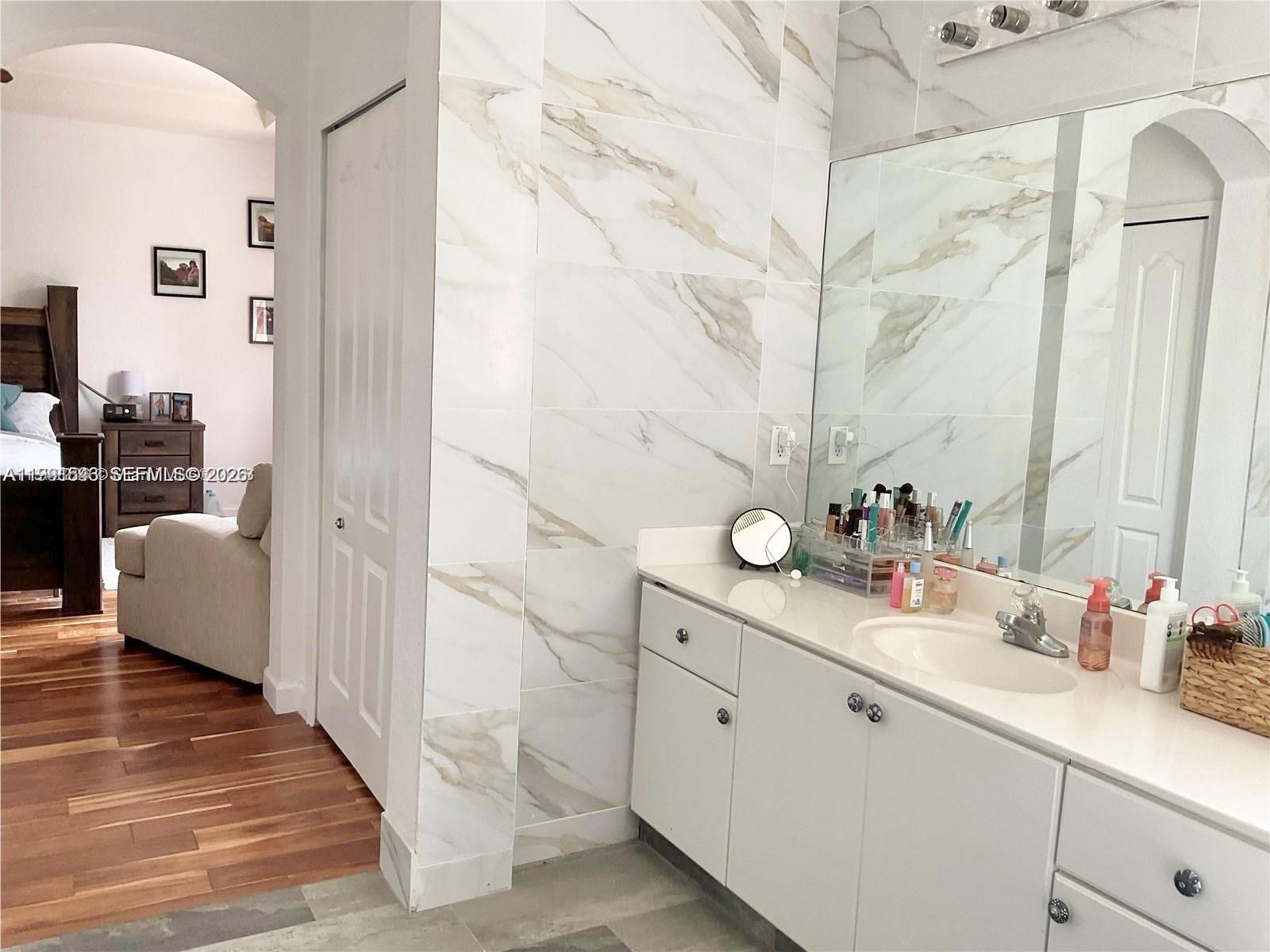 DORAL ISLES NORTH SEC ONE - Residential