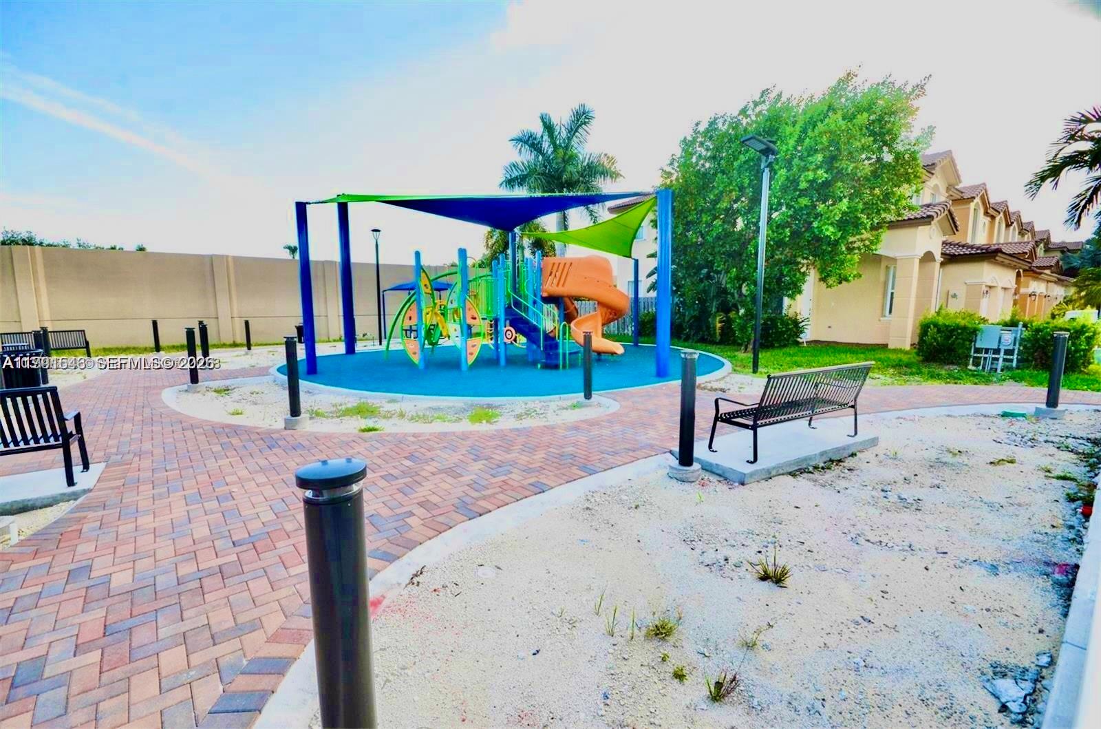 DORAL ISLES NORTH SEC ONE - Residential