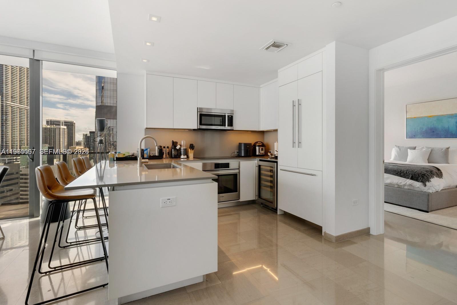 REACH CONDO - Residential