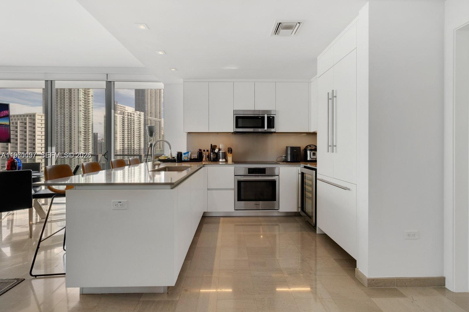 REACH CONDO - Residential