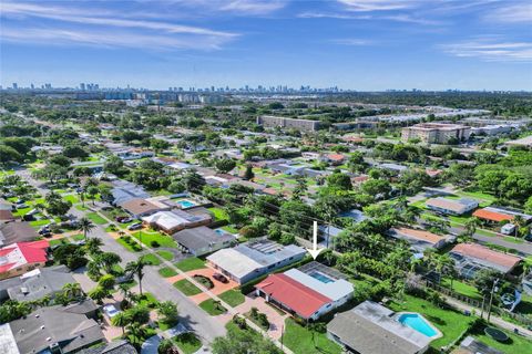 Single Family Residence in Hollywood FL 5408 Madison St St 6.jpg