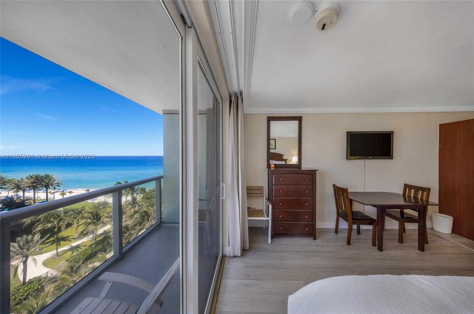 19201 Collins Ave 721