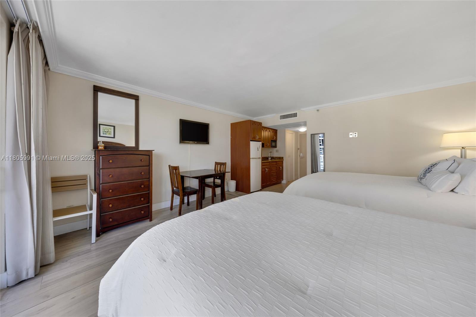 19201 Collins Ave 721