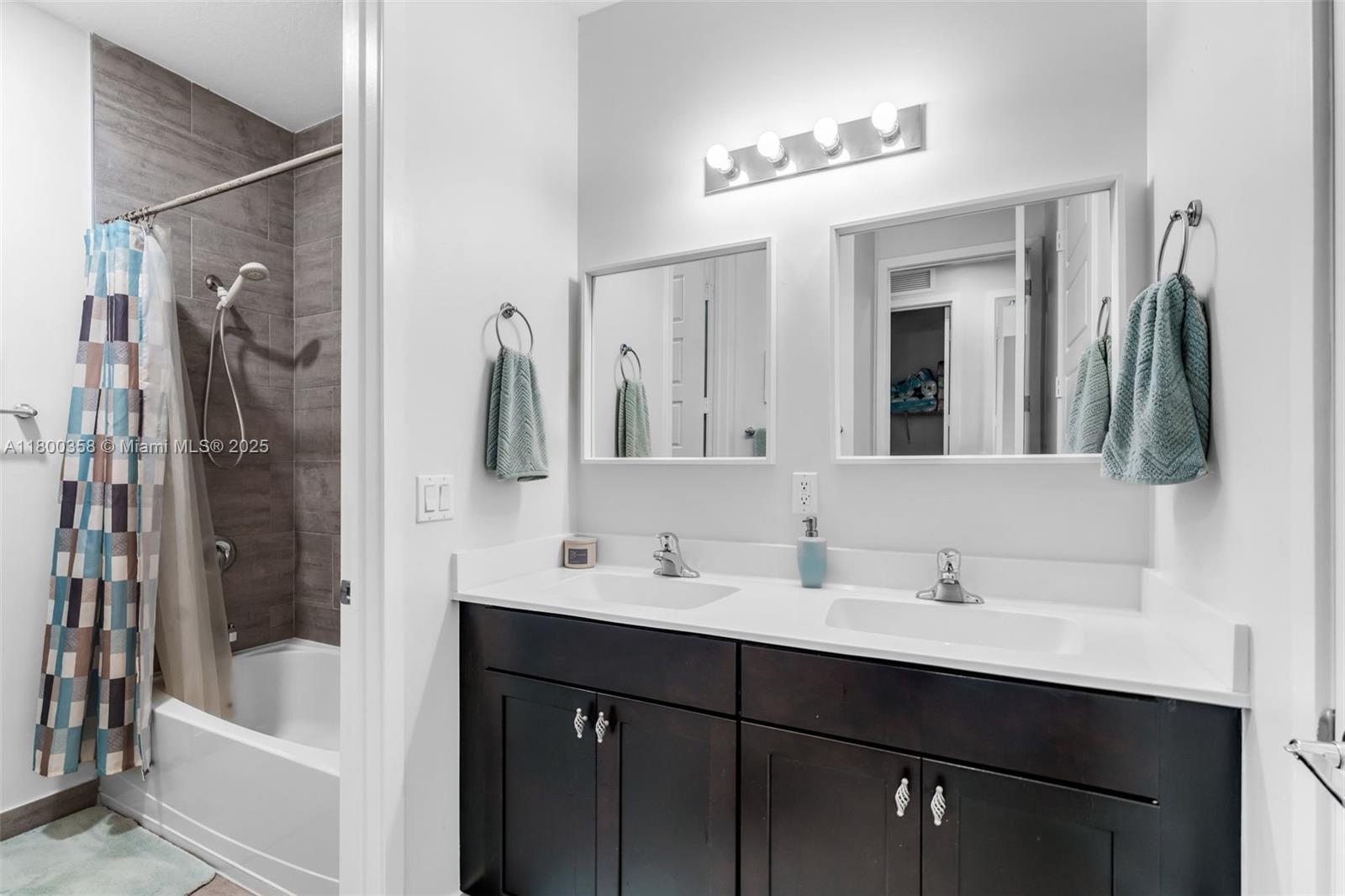 VENETIAN PARC - Residential