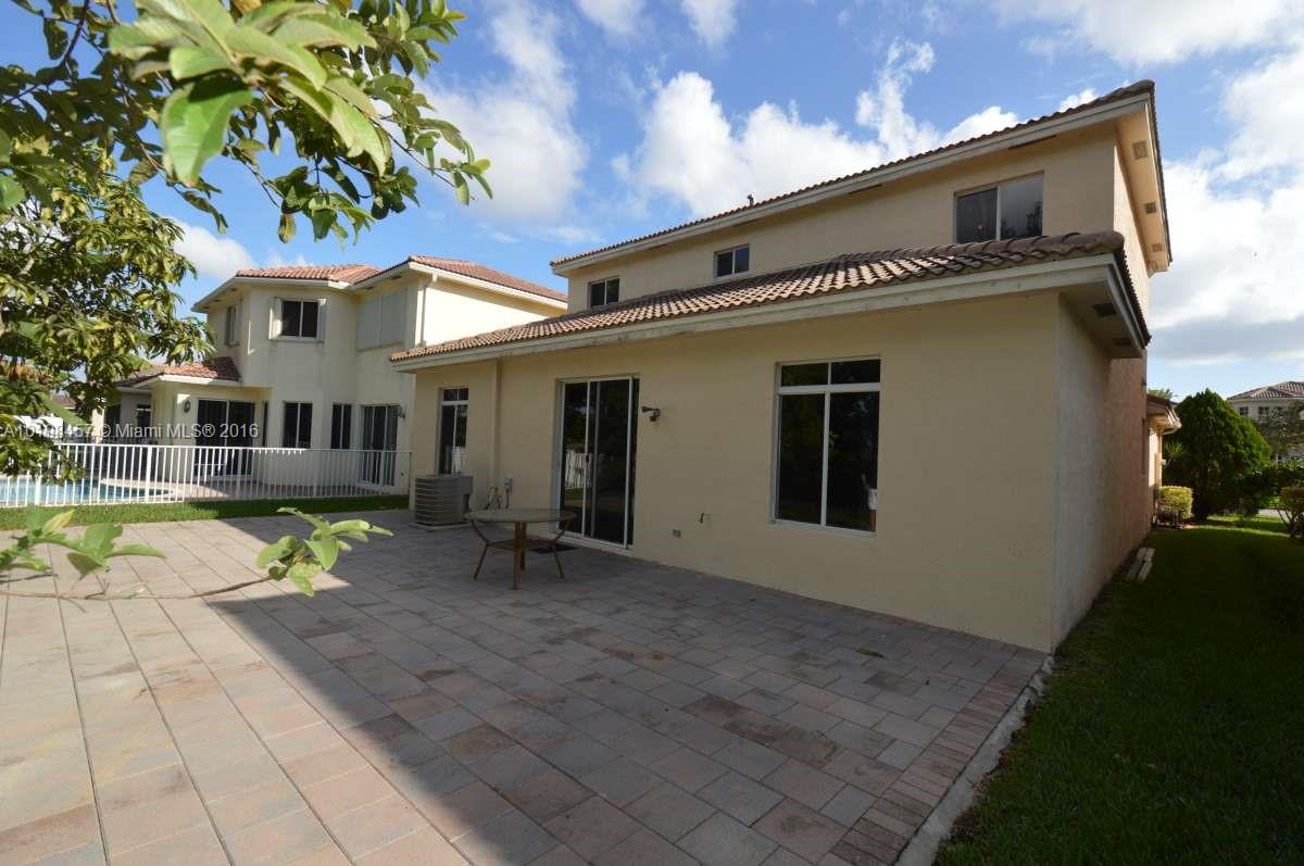 LAGUNA ISLES - Residential