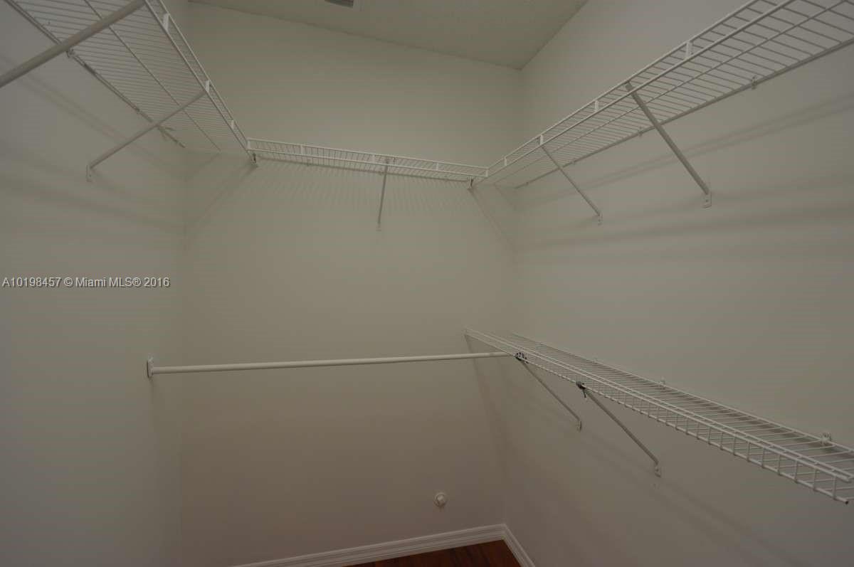 LAGUNA ISLES - Residential