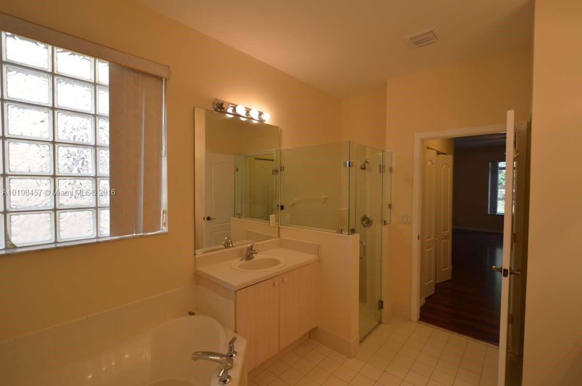 LAGUNA ISLES - Residential