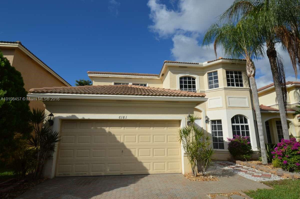 LAGUNA ISLES - Residential