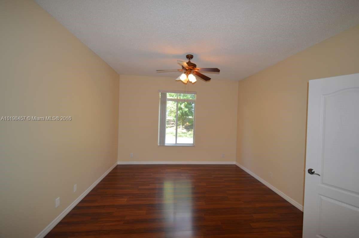 LAGUNA ISLES - Residential