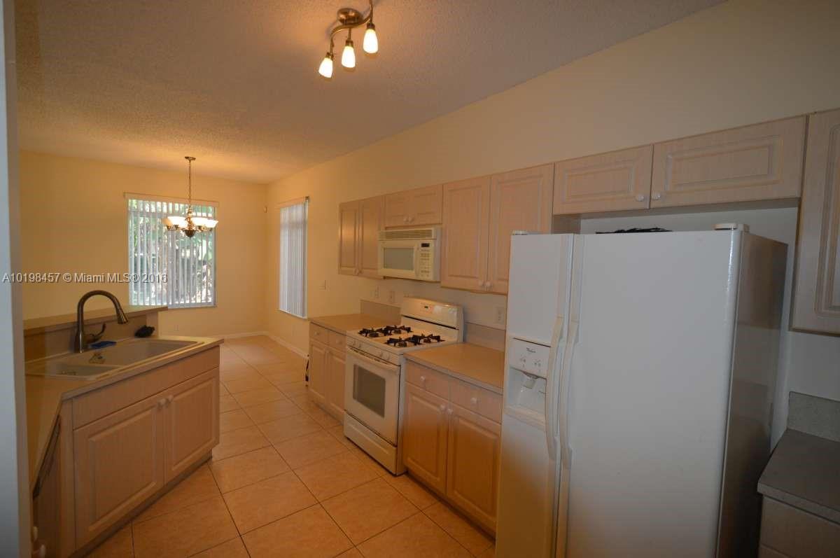 LAGUNA ISLES - Residential