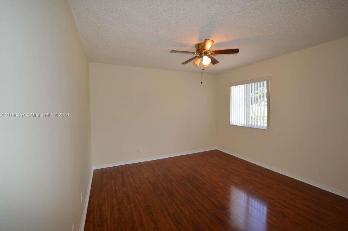 LAGUNA ISLES - Residential