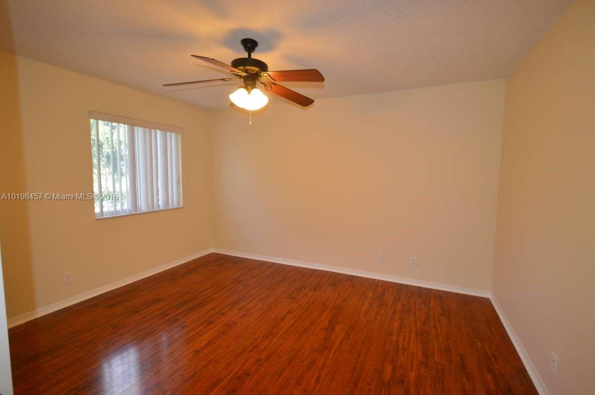 LAGUNA ISLES - Residential