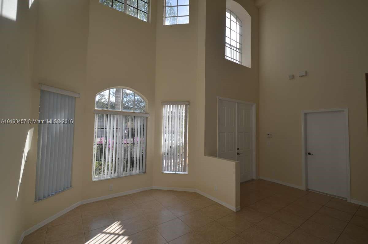 LAGUNA ISLES - Residential