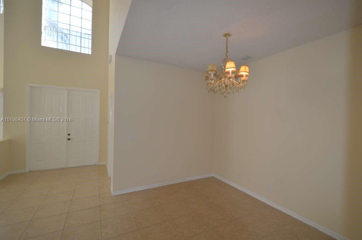 LAGUNA ISLES - Residential