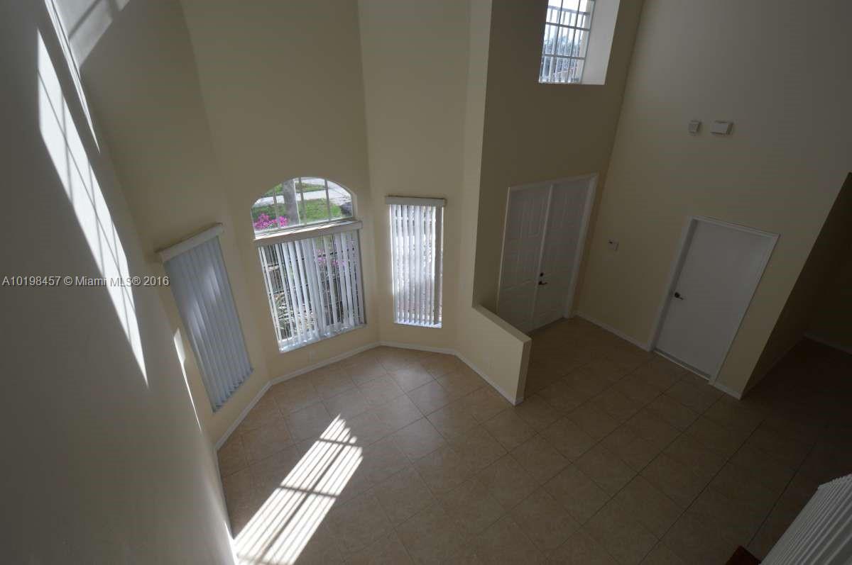 LAGUNA ISLES - Residential