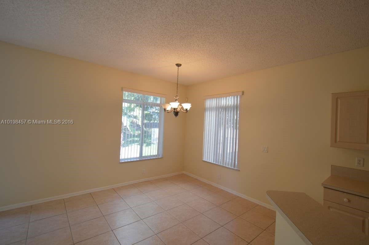 LAGUNA ISLES - Residential