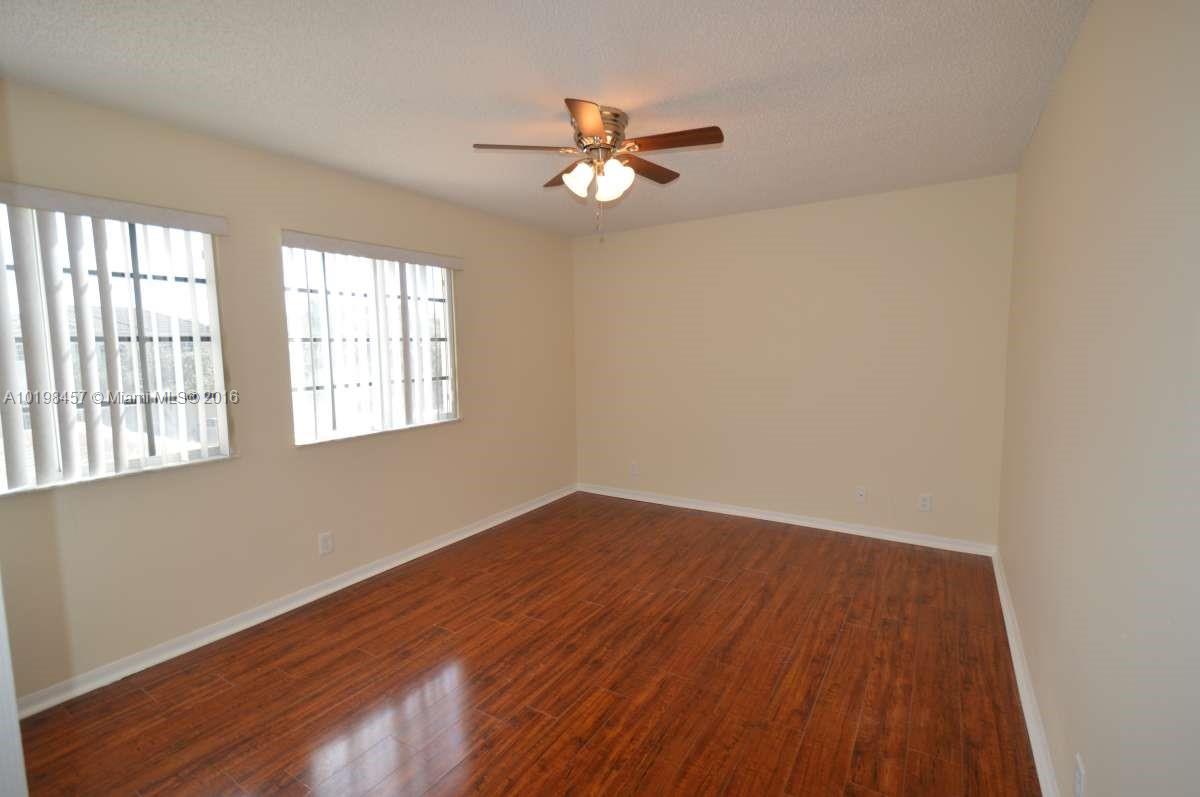 LAGUNA ISLES - Residential